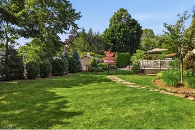 11 Briarwood Ct, Woodcliff Lake, NJ 07677 - Photo 49