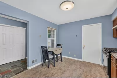352 Cotswold Pl, Franklin Township, NJ 08873 - Photo 7