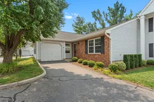 352 Cotswold Pl, Franklin Township, NJ 08873 - Photo 1