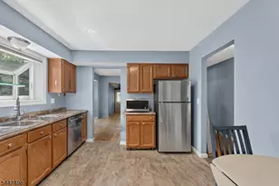 352 Cotswold Pl, Franklin Township, NJ 08873 - Photo 5