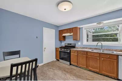 352 Cotswold Pl, Franklin Township, NJ 08873 - Photo 3