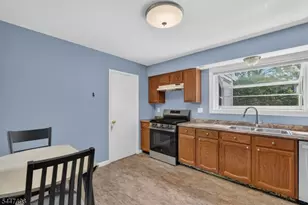 352 Cotswold Pl, Franklin Township, NJ 08873 - Photo 3