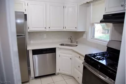 41 Beechwood Rd, Florham Park, NJ 07932 - Photo 3