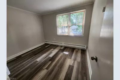 39 Mount Washington Dr, Clifton, NJ 07013 - Photo 5