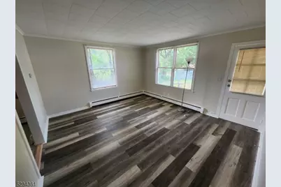 39 Mount Washington Dr, Clifton, NJ 07013 - Photo 1