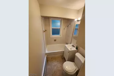 39 Mount Washington Dr, Clifton, NJ 07013 - Photo 3