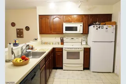 92 Stonehedge Court, Franklin Township, NJ 08873 - Photo 3