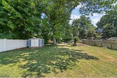 10 Dale Dr, Fairfield, NJ 07004 - Photo 7