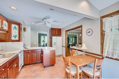 560 Wakefield Dr, Metuchen, NJ 08840 - Photo 25