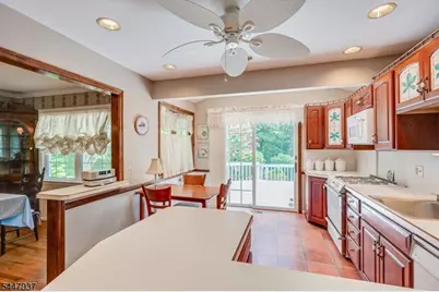 560 Wakefield Dr, Metuchen, NJ 08840 - Photo 27
