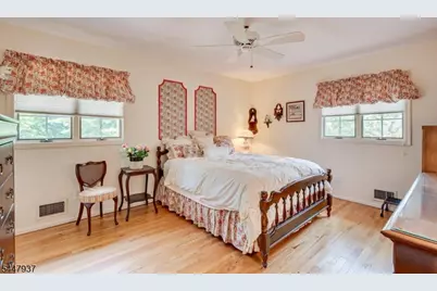 560 Wakefield Dr, Metuchen, NJ 08840 - Photo 29
