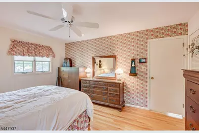 560 Wakefield Dr, Metuchen, NJ 08840 - Photo 31