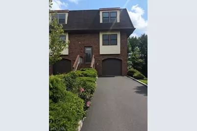 5006 N Oaks Blvd, North Brunswick Township, NJ 08902 - Photo 1