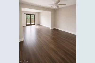5006 N Oaks Blvd, North Brunswick Township, NJ 08902 - Photo 3