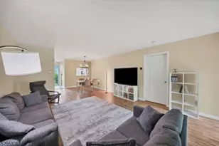 115 Wycombe Pl, Franklin Township, NJ 08873 - Photo 5