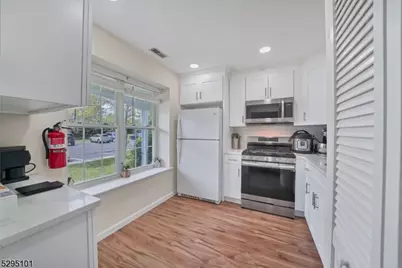 115 Wycombe Pl, Franklin Township, NJ 08873 - Photo 3