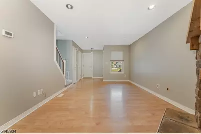 111 Sequoia Ct, Raritan Township, NJ 08822 - Photo 9