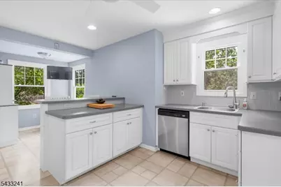 9 Mills Ct, Raritan Township, NJ 08822 - Photo 13