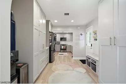 14 Big Piece Rd, Fairfield, NJ 07004 - Photo 11