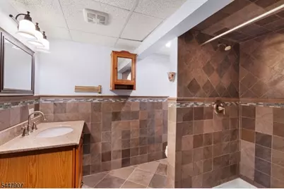 54 Canterbury Dr, Clark Township, NJ 07066 - Photo 21