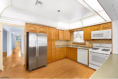 54 Canterbury Dr, Clark Township, NJ 07066 - Photo 3