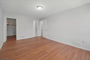 52 Burlington Ct, Hamburg, NJ 07419 - Photo 13