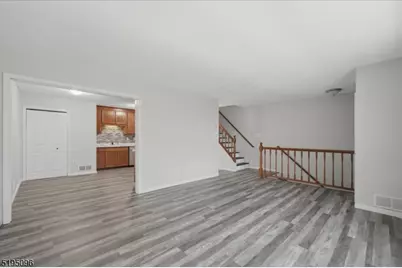 52 Burlington Ct #52, Hamburg, NJ 07419 - Photo 9