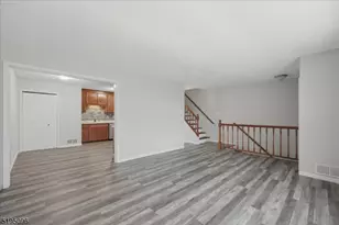 52 Burlington Ct, Hamburg, NJ 07419 - Photo 9