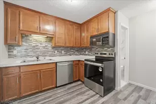 52 Burlington Ct, Hamburg, NJ 07419 - Photo 5