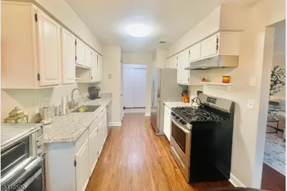 614 Sharon Garden Ct, Woodbridge Township, NJ 07095 - Photo 5