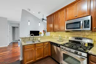 905 Brook Hollow Dr, Hanover Township, NJ 07981 - Photo 11