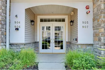 905 Brook Hollow Dr #905, Hanover Township, NJ 07981 - Photo 3