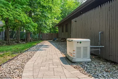 10 Reed Ct, Wayne, NJ 07470 - Photo 37