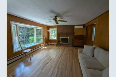 438 Longview Dr, Hampton Township, NJ 07860 - Photo 3