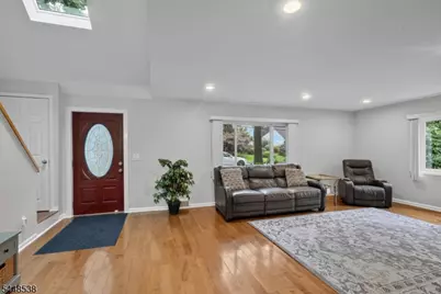 8 Oak Crest Rd, West Orange Township, NJ 07052 - Photo 3