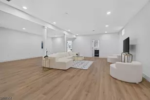 43 Oakwood Ave, Livingston, NJ 07039 - Photo 33
