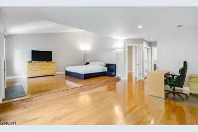 9 Queensbridge Dr, East Hanover Township, NJ 07936 - Photo 3