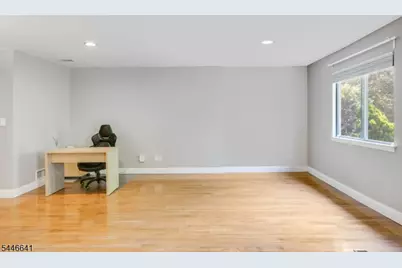 9 Queensbridge Dr, East Hanover Township, NJ 07936 - Photo 23