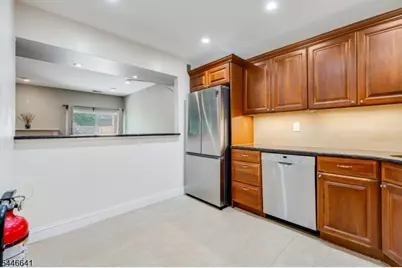 9 Queensbridge Dr, East Hanover Township, NJ 07936 - Photo 13