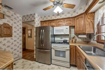 29 Giannone Rd, Wayne, NJ 07470 - Photo 17