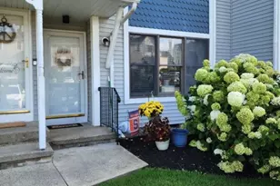 11 Burlington Ct, Hamburg, NJ 07419 - Photo 1