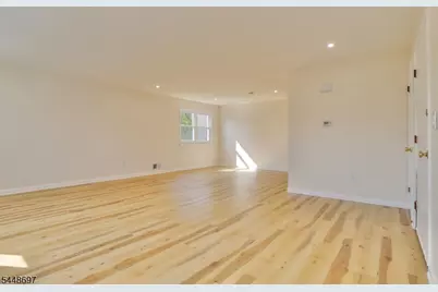 220 Astoria Pl #2, Union Township, NJ 07083 - Photo 9