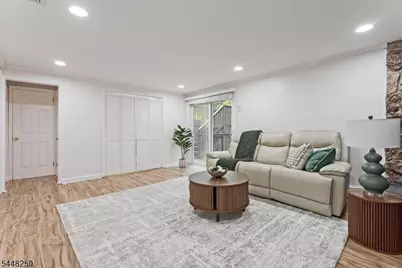 19 Sunrise Dr, Morris Plains, NJ 07950 - Photo 7