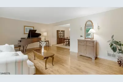 8 Mansfield Ct, Mendham, NJ 07945 - Photo 5