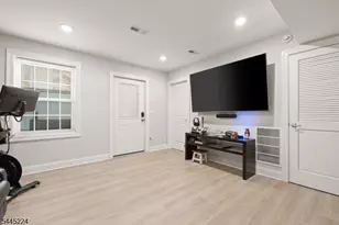 322 Mcguire Pl, Perth Amboy, NJ 08861 - Photo 23