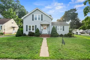 421 N Lincoln Ave, Middlesex, NJ 08846 - Photo 1
