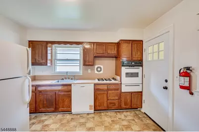 52 Johnson Ave #2, Cranford Township, NJ 07016 - Photo 9