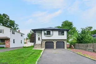 202 Tuttle St, Green Brook Township, NJ 08812 - Photo 3