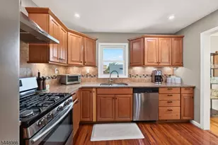 202 Tuttle St, Green Brook Township, NJ 08812 - Photo 11