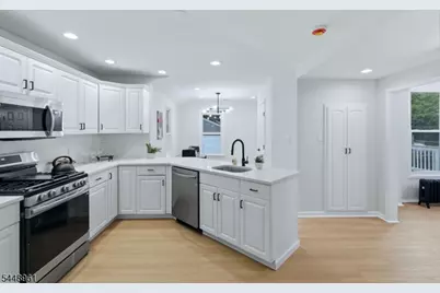 37 W Colfax Ave, Roselle Park, NJ 07204 - Photo 9